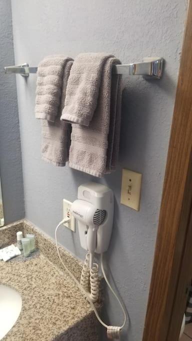 2 Queens 107 Apartment *