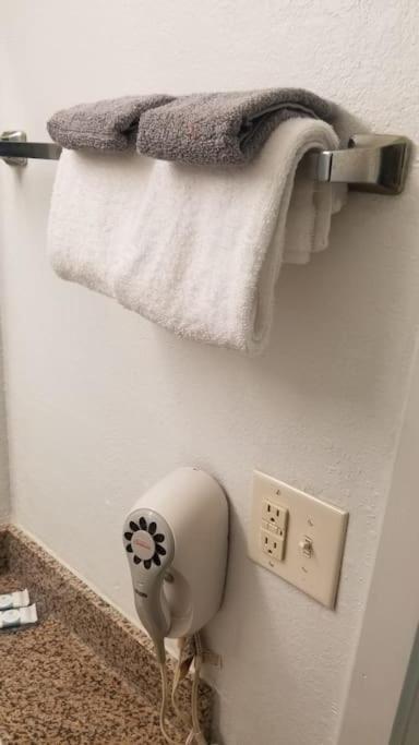 2 Queens 107 Apartment